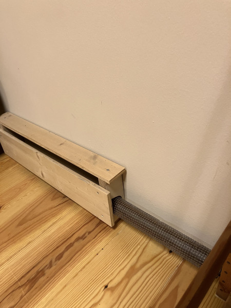 Montagebügel für Randleistenheizung